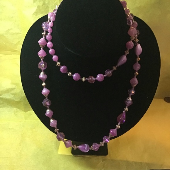 Vintage purple bead necklace - Picture 2 of 3
